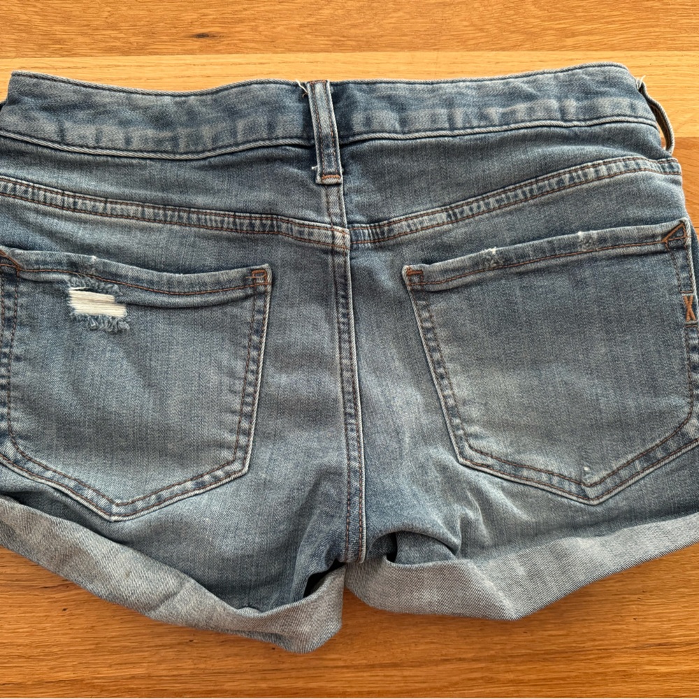 Express Shorts - Picture 2 of 3